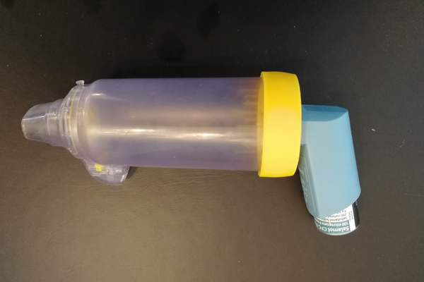 inhaler with spacer