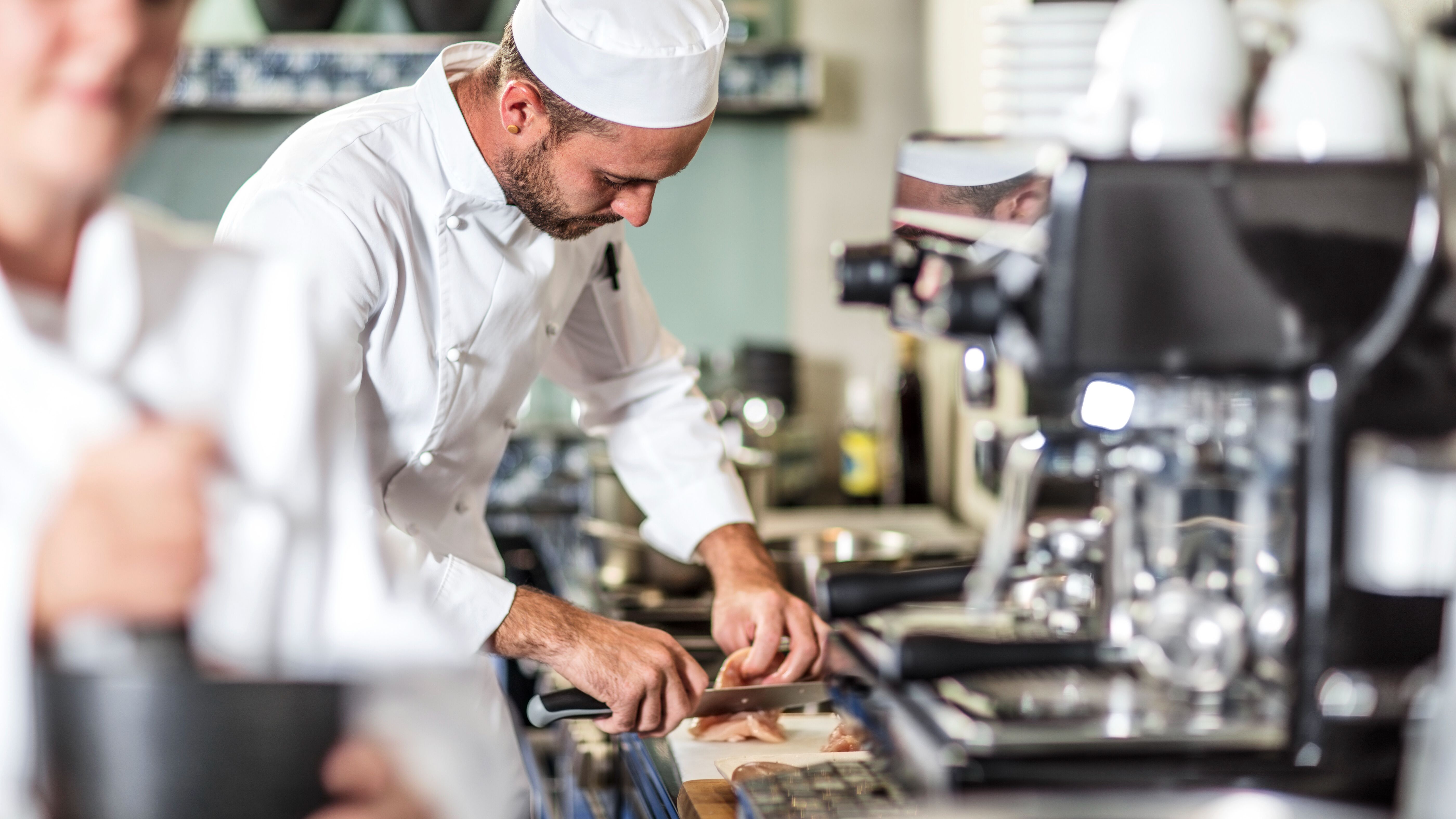 Besparingen bij FAVV zetten voedselveiligheid en preventie onder druk: sectorfederaties vragen stabiele financiering