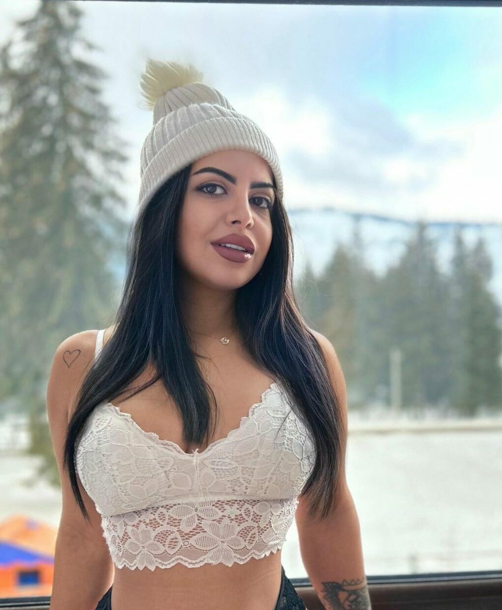 Riri Angel - @riri.angel OnlyFans Get photos & videos