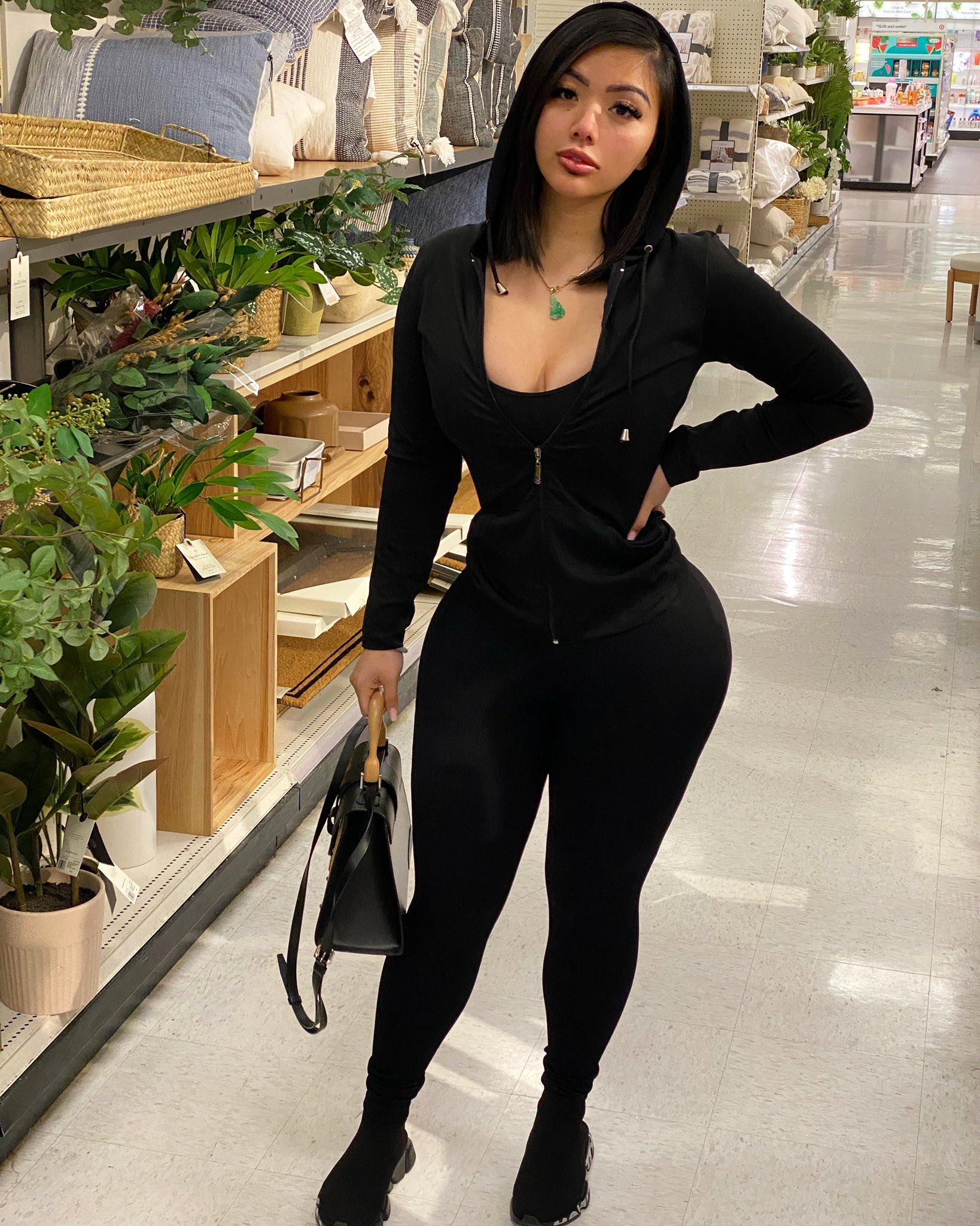 Janet - @thathoneydip OnlyFans Get photos & videos