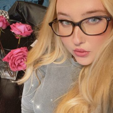 Samantha Rone - @blownbyrone OnlyFans Get photos