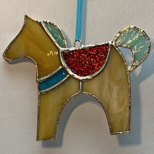 paard met turquoise staart en manen