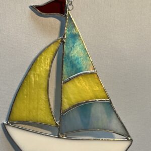 zeilboot met gele fok