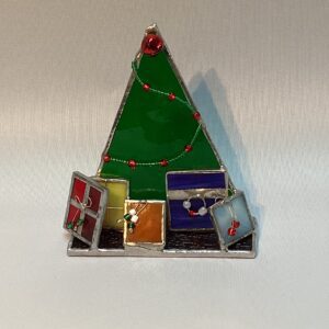 staande kerstboom met rode bel