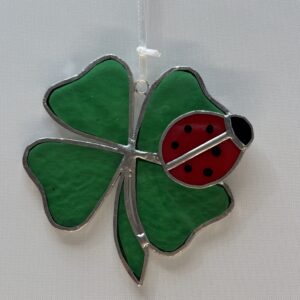 klavervier met heersbeestje