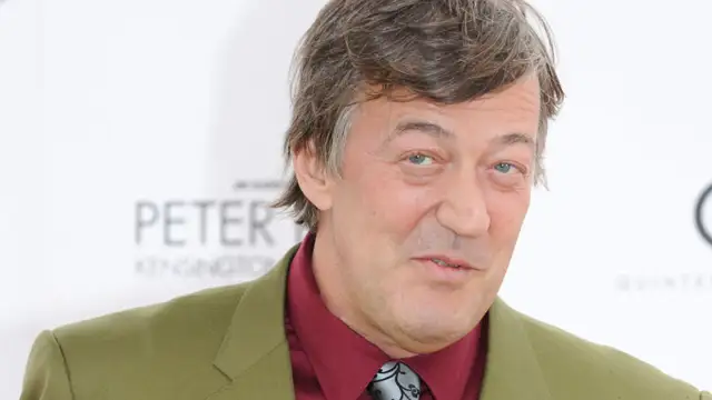 Stephen Fry does not call for a ban on Russian music, theatre and all performing arts