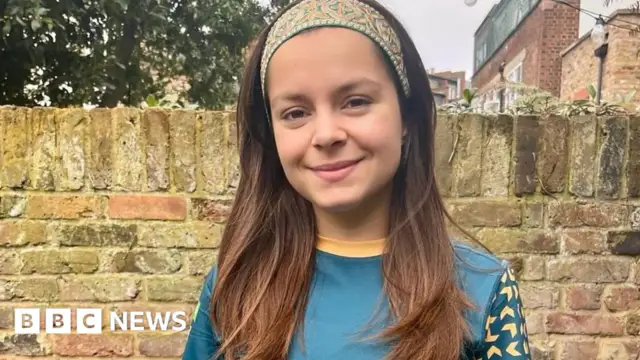 A woman with scars on her breasts will be the first to run the London Marathon topless