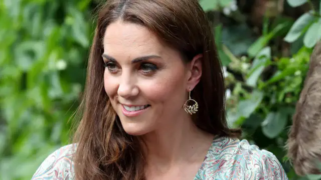 Kate's back behind the camera. Royal puts a row behind her