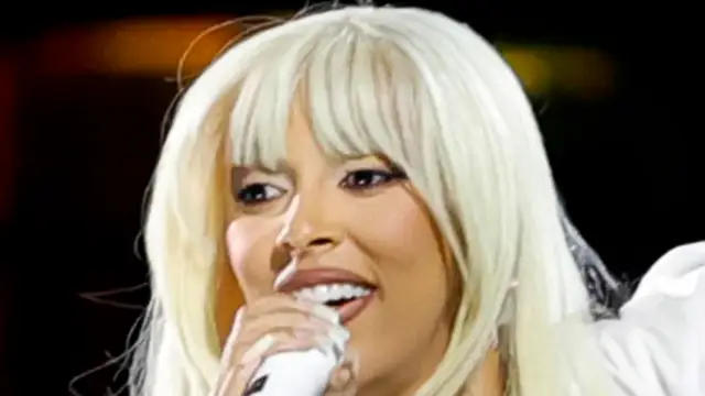Doja Cat is closing the festival in a blonde wig