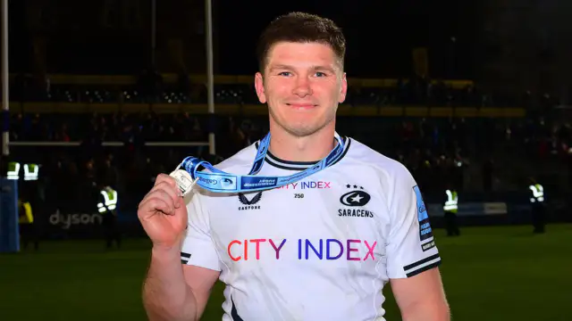 Owen Farrell leads Saracens to hard-fought victory over Bath with late penalty