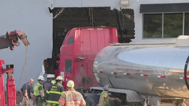 Water tanker truck crashes into local business in Murrysville