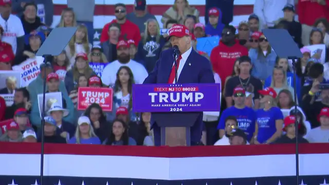 Donald Trump mistakes Jimmy Connors for Jimmy Carter during rally in New Jersey