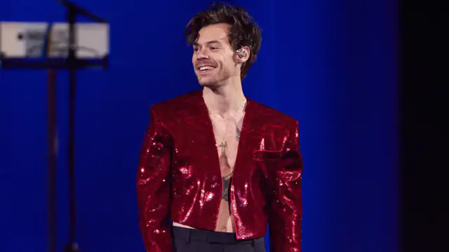 Fans of Harry Styles are reacting to the reports that he is single again