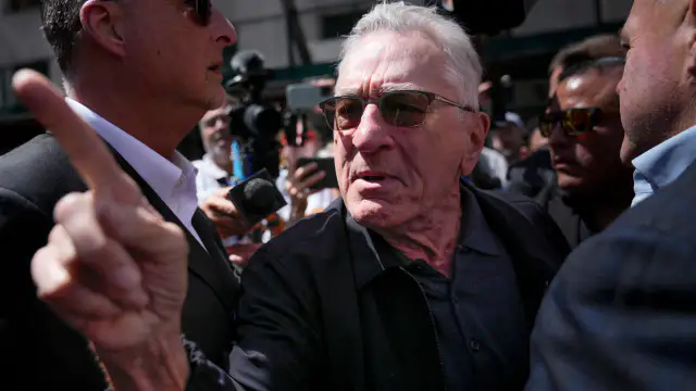 MSNBC host challenges Biden aide on bizarre De Niro press conference: 'It doesn't feel right to me at all'