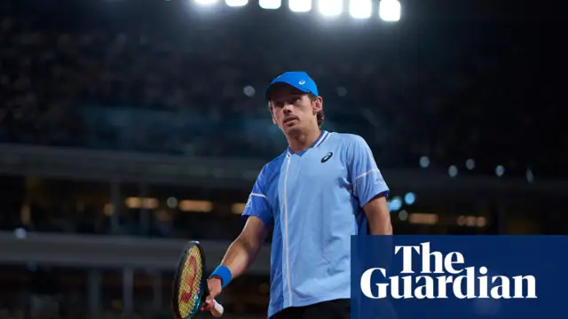 Alex de Minaur advances to French Open quarter-finals after building muscle to compete with clay-court heavyweights