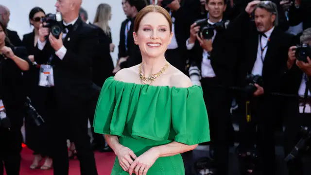 As daughter Liv graduates college, Julianne Moore is bursting with pride