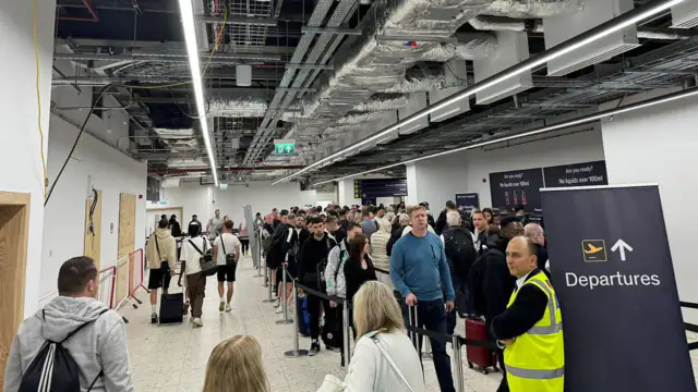 Chaotic Scenes at Birmingham Airport as Families Endure Long Queues