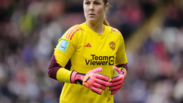 England's Goalkeeper Mary Earps Set to Join Paris St-Germain after Turning Down Manchester United Contract