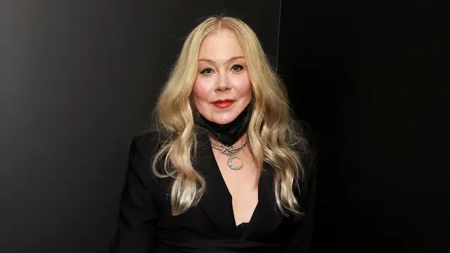 Christina Applegate dreams of doing shots with Cher