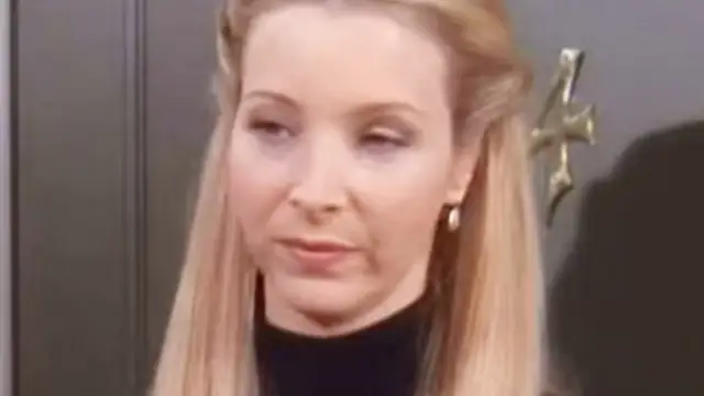 Lisa Kudrow clarifies stance on Friends studio audience laughter