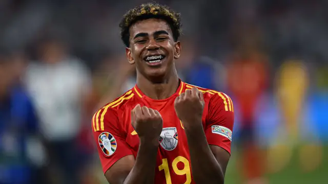 After the wonder goal, Lamine Yamal sent a two-word message to Adrien Rabiot