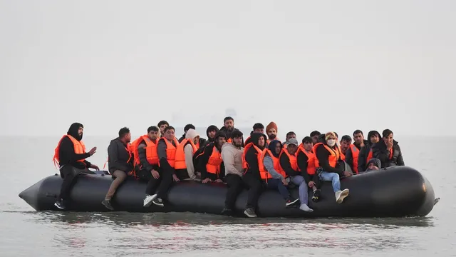 Record number of migrants cross Channel in a single day