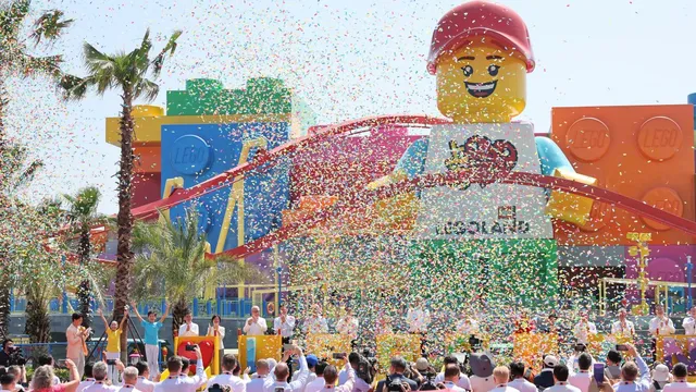 Shanghai's Legoland opens, featuring 85 million Lego bricks and giant Dada