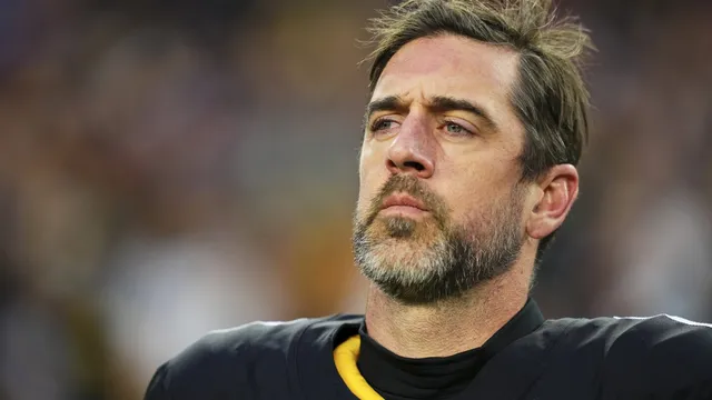 Reporters fail to address Aaron Rodgers’ critical remarks about receivers