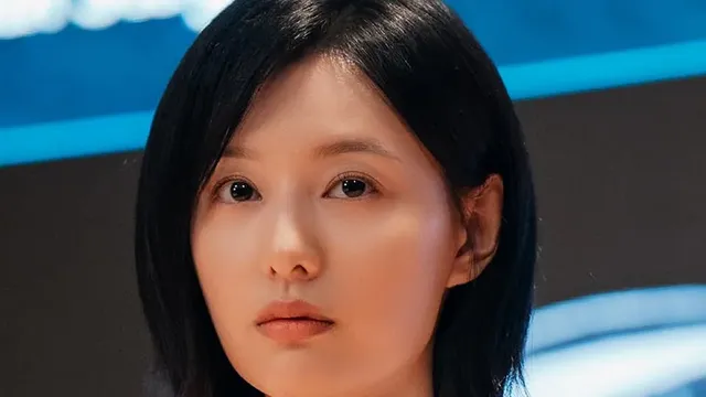 Kim Ji-won stars as surgeon Gye Su-jeong in new South Korean Netflix series Doctora X