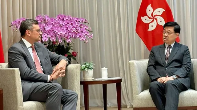 Hong Kong Urged to Prevent Russian Sanctions Evasion During Kuleba's Visit