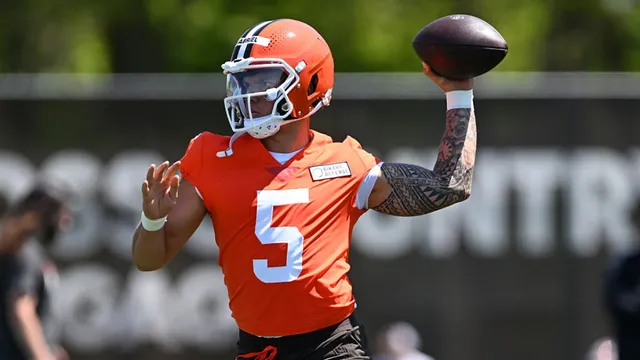 Dillon Gabriel calls Shedeur Sanders comparisons detrimental to team unity