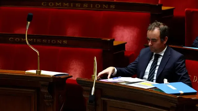 French government forces through budget amid political deadlock