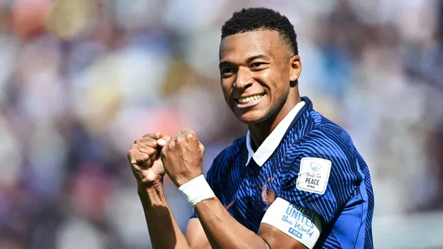 Kylian Mbappe breaks French World Cup scoring record against Senegal