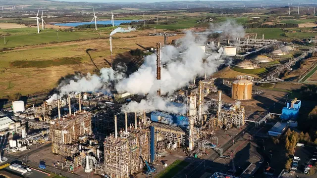 Government talks follow decision to close Mossmorran chemical plant