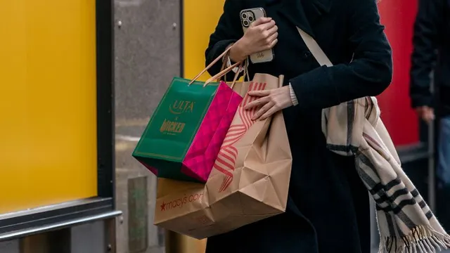 Inflation gauge rises, but economists left puzzled by muted increase