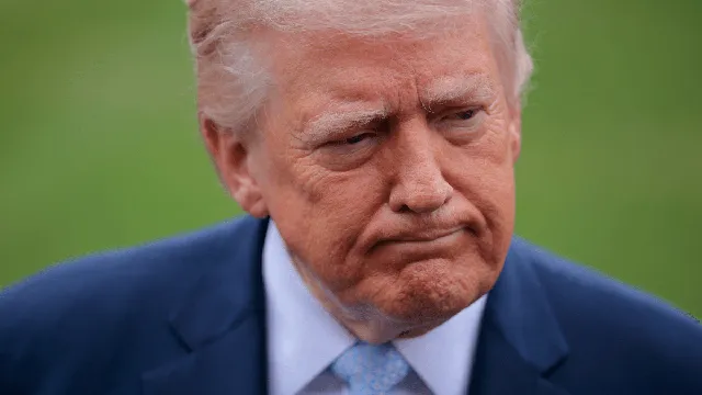 Trump's approval rating plummets as economic concerns rise