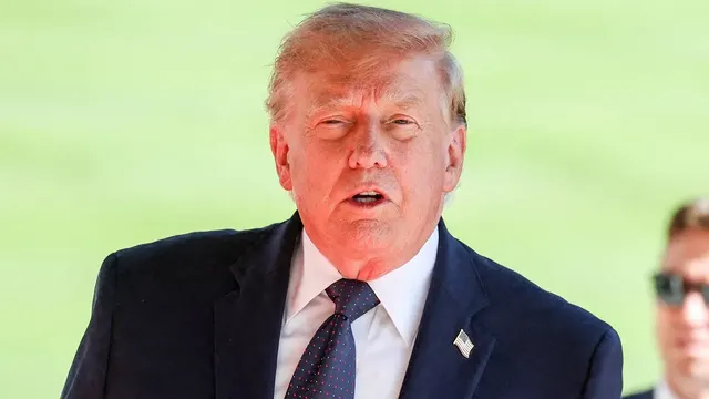 Woman shouts 'I hate you' at Trump during Kansas rally