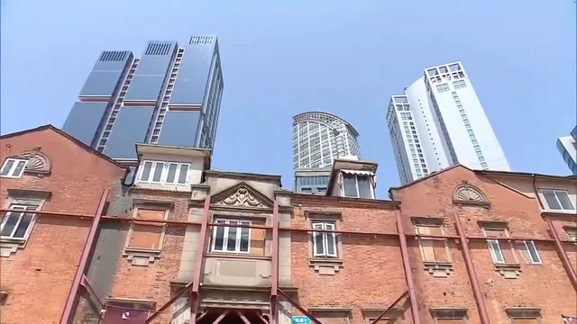 Robots move historic Shanghai building for new underground development