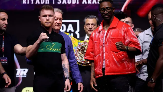 Canelo Alvarez defeats William Scull to reclaim super middleweight title
