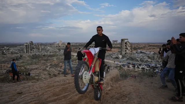 Young men in Gaza revive motorcycle traditions amid ceasefire