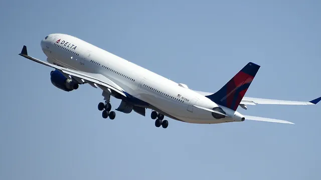 Delta flight returns to Atlanta after smoky odor reported onboard