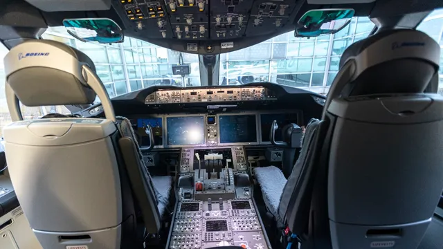 Passenger removed for trying to storm cockpit on American Airlines flight