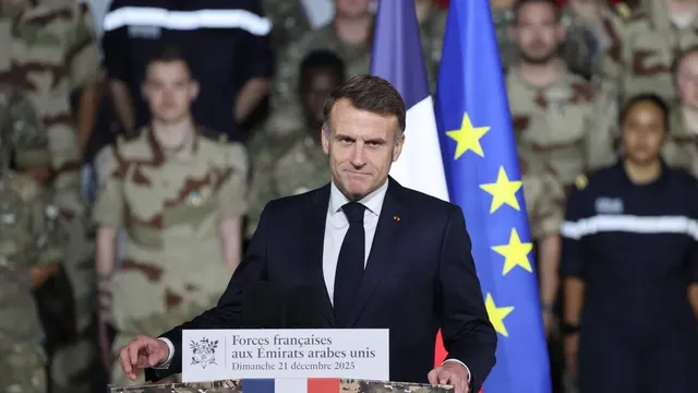 Emmanuel Macron announces plan to build new aircraft carrier