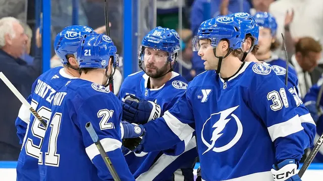 Tampa Bay Lightning defeats Vancouver Canucks 4-2 in comeback victory