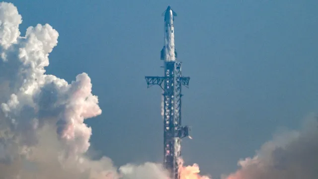 FAA demands SpaceX probe Starship booster crash in Gulf of Mexico
