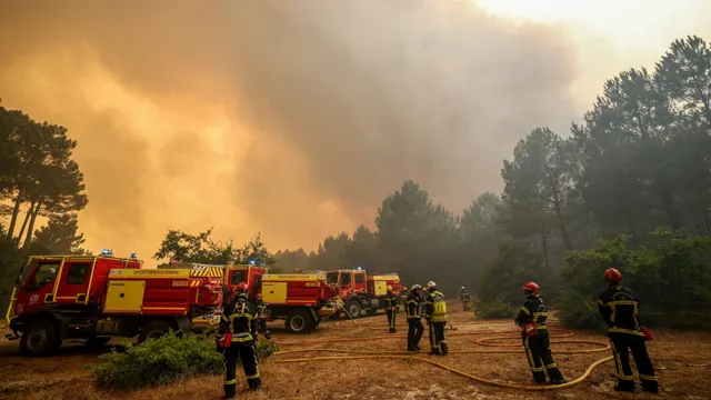 Wildfire in France creates thunderstorm cloud, sparking new blazes