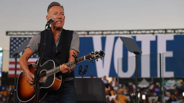 Bruce Springsteen calls Trump administration corrupt and incompetent
