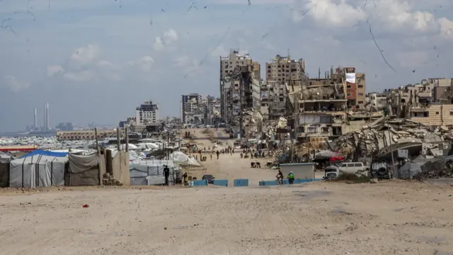 Israel halts commercial goods entry into Gaza, citing tax dispute with Hamas