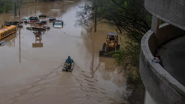 Severe storms cause devastation and loss of life across southern and midwestern US