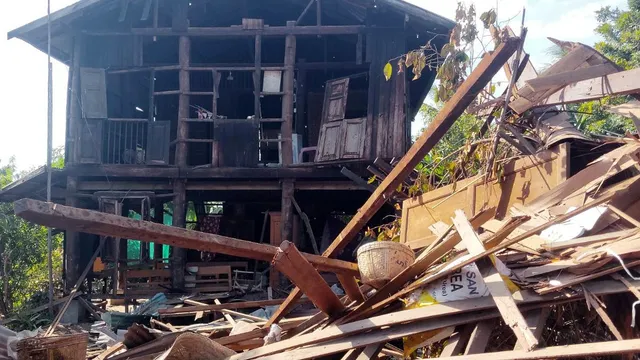 Myanmar military air strike kills 18 civilians in tea shop